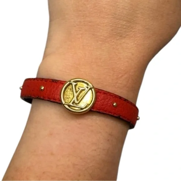 Louis Vuitton Reversible Monogram and Red Gold LV Circle Bracelet - Picture 6 of 8